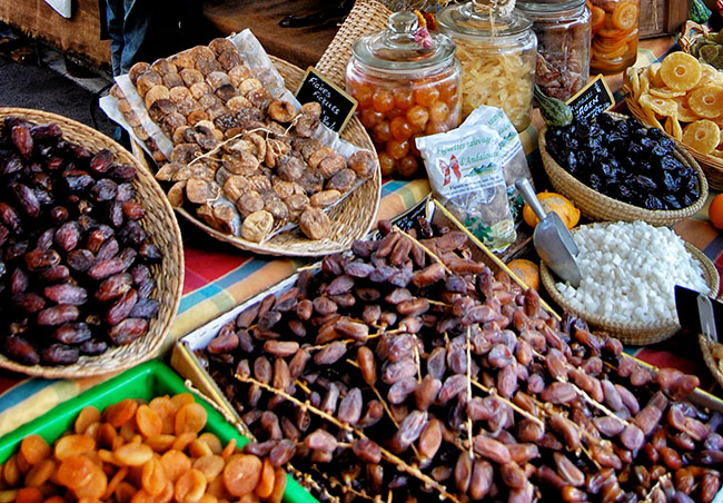 Beaune Saturday market - dried fruits