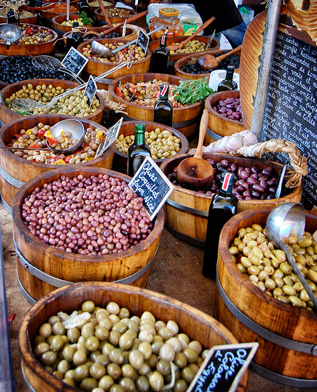 Beaune Saturday market - olives